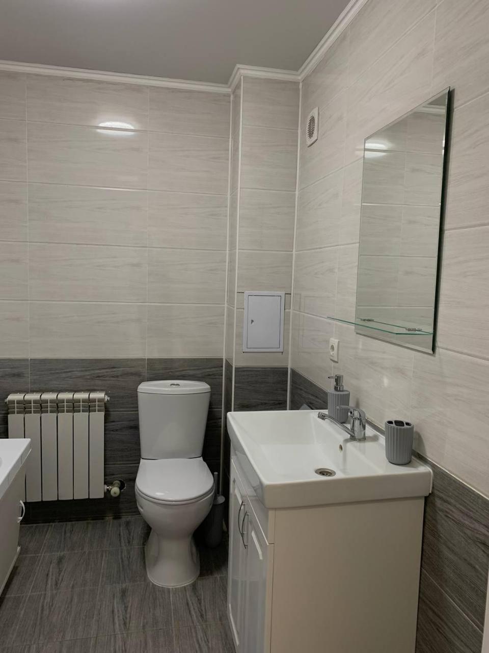 Comfort Plus Ostello Almaty Esterno foto